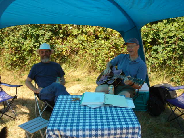 Dave and Forrest chat it up 238.jpg