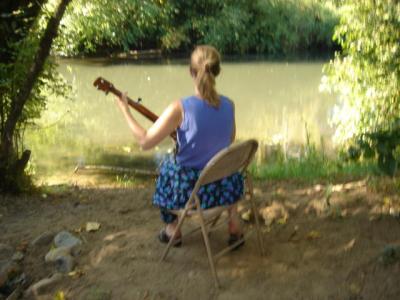 Diane Hoglund plays solo while enjoying the scenery.  328.jpg