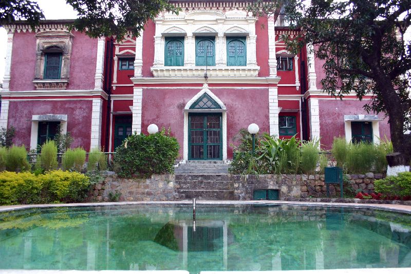 Front facade, Judges Court, Pragpur