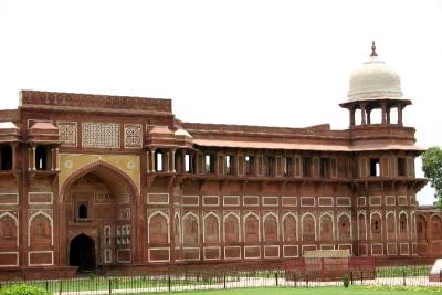 v3/30/52730/3/47715232.agra032.jpg