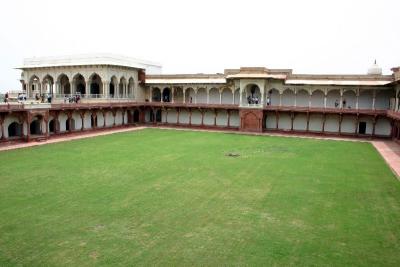 v3/30/52730/3/47715241.agra041.jpg