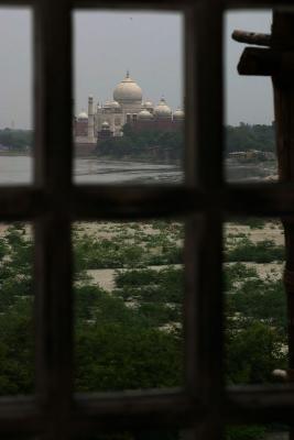 v3/30/52730/3/47715258.agra058.jpg