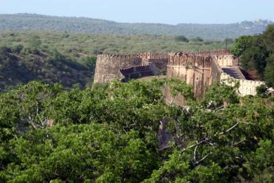 Nahargarh Fort, Fort walls