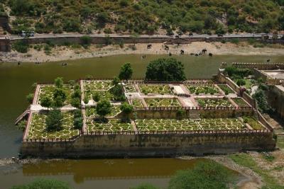 Amer fort, The Saffron garden