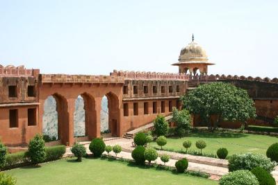 Jaigarh fort, Designed walls