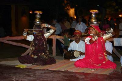 Dancers balancing pots, Choki Dhani