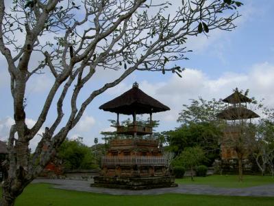 Pepelik, an open pavilion in the inner courtyard of Pura Taman Ayun, Mengwi