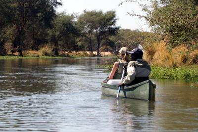 Lower Zambezi - Canoe safari... Watch out for the hippos!