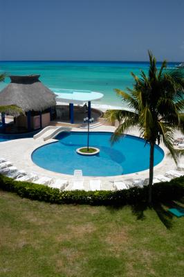 Empty pool 5997
