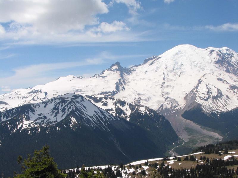v3/31/529731/2/48752623.06878MtRainier.Poorlens.AutoNLNPwCroppedUnsharp12Q85.jpg