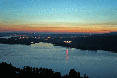 v3/32/486032/3/46352789.animated_columbia_river_fireworks.jpg