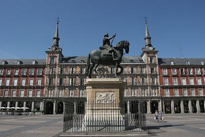 Statue at Plaza Mayor