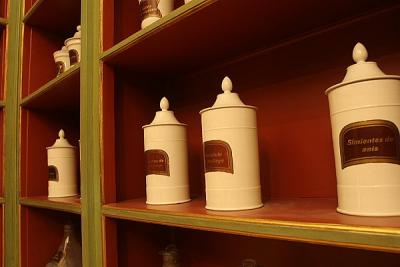 Jars in the Real Oficina de Farmacia