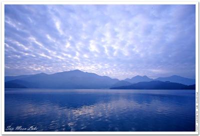 v3/33/110733/3/51635577.ssun_moon_lake_024copy.jpg