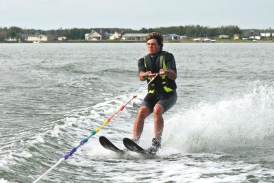 Two Skis