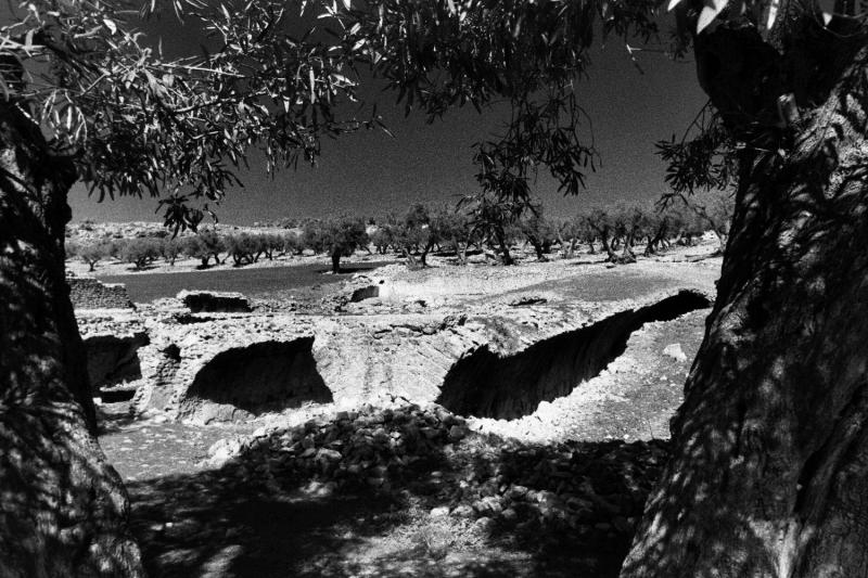 2002 Tunisia - collapsed roman cistern
