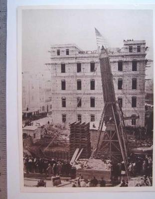 Cleopatras Needle being rigged down