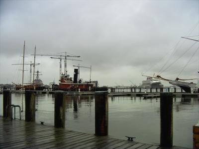 PIMG0048.jpg wharf in rain