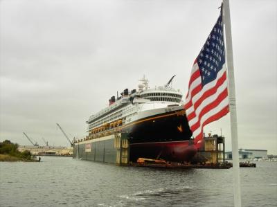 PIMG0082.jpg Disney ship in floating drydock