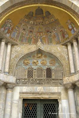 Basilica San Marco, Entrance
