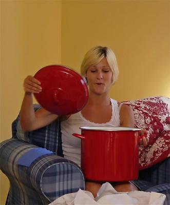 v3/34/494634/3/46512338.AmyRedPot71705.jpg
