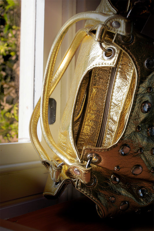 <b>Window Shopping for Shoes</b>