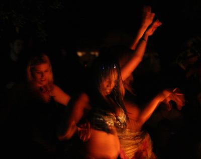 (Belly) Dance To The Music *