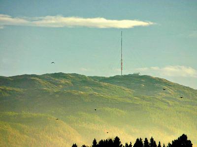 Between hills and clouds *