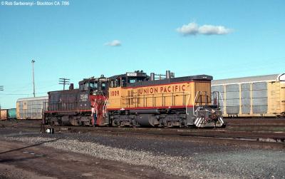 Two SW1500s at Southern Pacific's Stockton Yard.  The second unit, #1009, is a former SP diesel.
