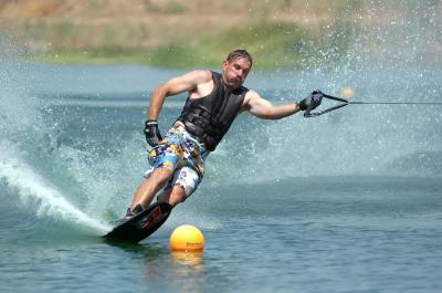 D2H_2509WaterSki.jpg