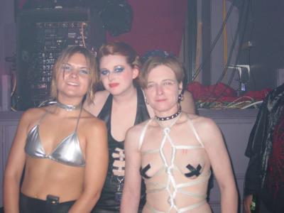 DSC00597.jpg ???, Nikki, and ??? black garden