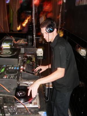 DJ Tommy Etzi at Avenue A Sushi