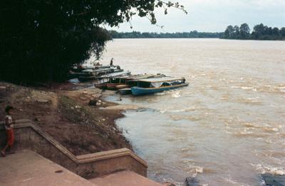 039  Boats docked on the Moon River at Kaeng Saphue