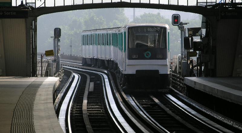 Metro Ligne 6 at Paris