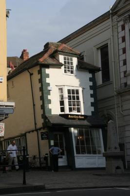 The leaning house (coffee shop)