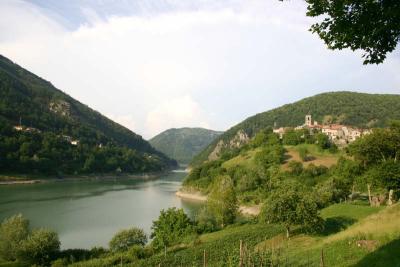 Lago di Vagli with Vagli di Sotto