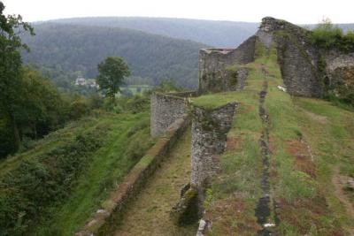 Herbeumont, Castle ruins