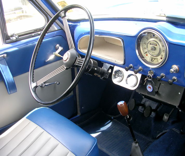 Morris Minor Traveller dash