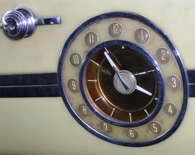 1940 Packard  Clock  (Hmmm, it show 4, but the '36 Cadillac clock showed 7!)