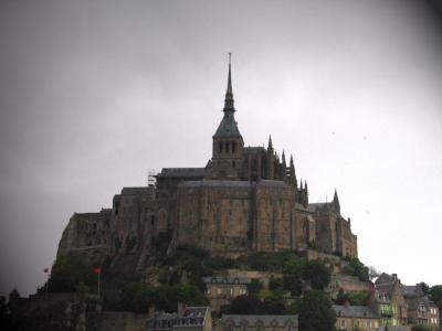 Le Mont-Saint-Michel est l'une des plus prestigieuses ralisations du moyen-ge