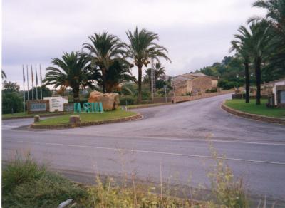 Enter the Aussie, La Sella Entrance