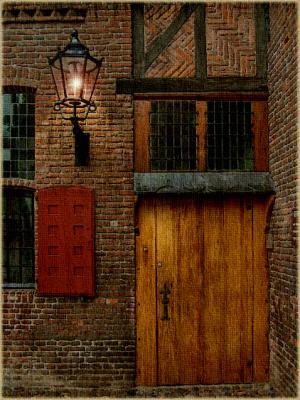 Door-and-lantern.jpg