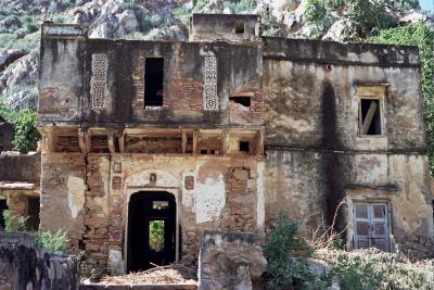 A crumbling ruin, Samode