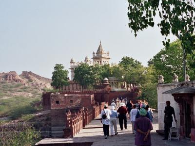 Arriving at Jaswant Thada