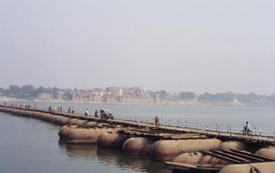 Pontoon bridge over Ganges to Ram Nagar