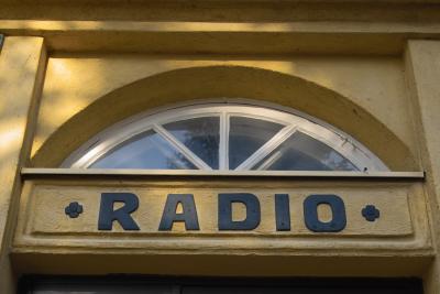 Radio *
