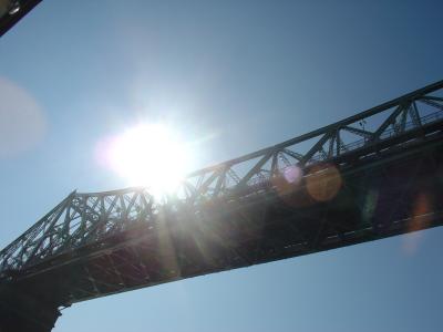 Jacques Cartier Bridge  au vu du soleil 