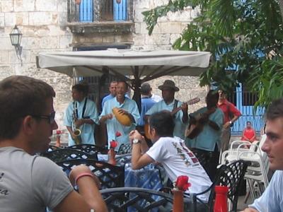 live musicians outside restaurant