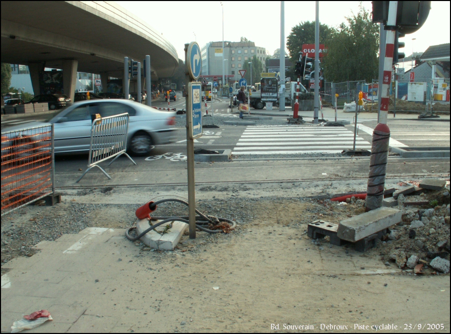 Durant des jours sans feux, avec des pierres et des cables pour trbucher... (23/9/2005)