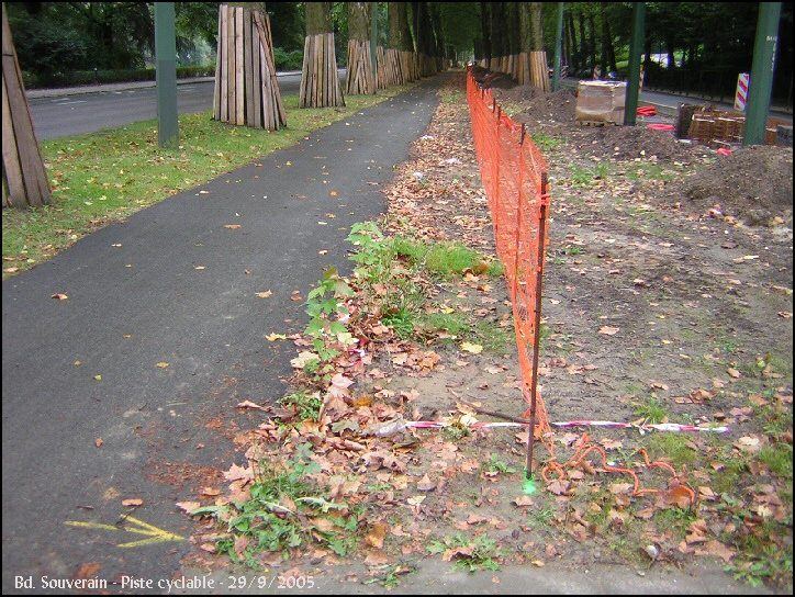 Bonne initiative : les barrires sont recules, cela dgage la piste. (29/9/2005)